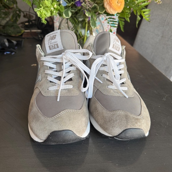New Balance MENS athletic tennis shoes grey and white classic 574 shoe main image 5
